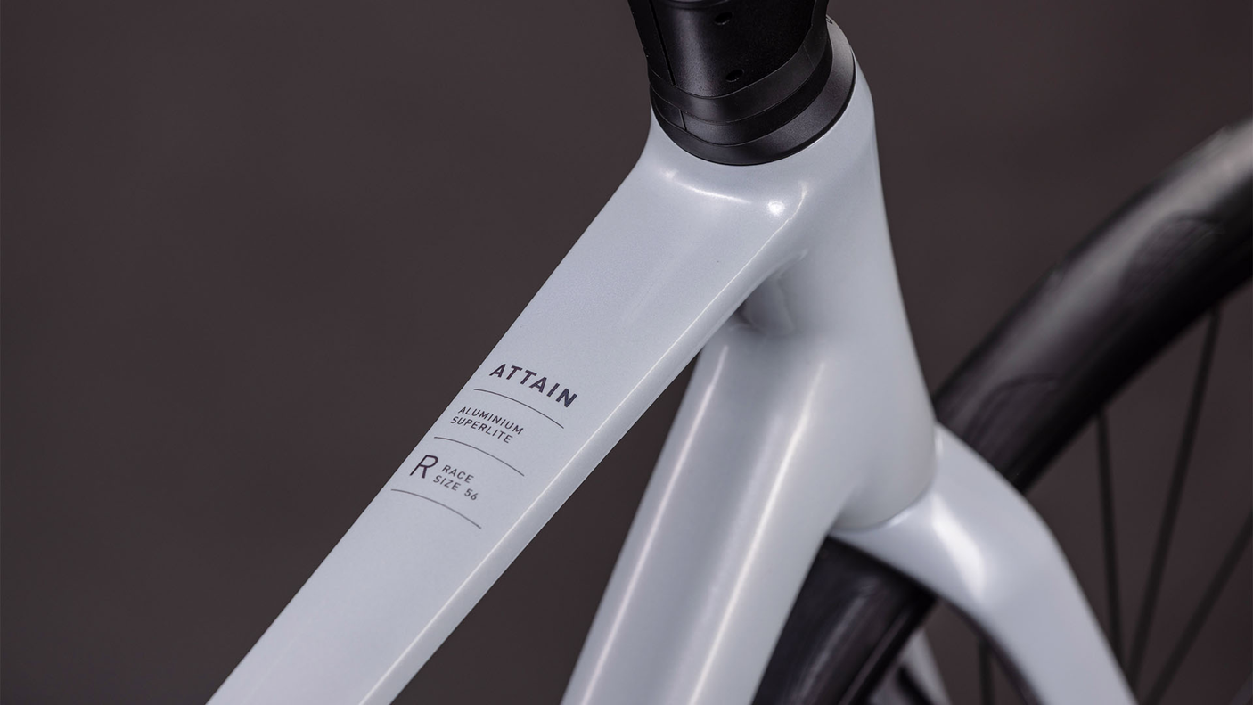 Cube Attain Race gris brouillard´n´shift (2026)