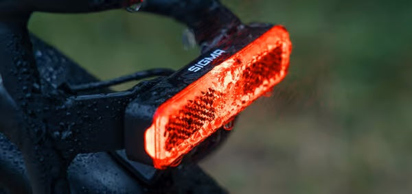 Feu arrière E-Bike Sigma EOX RL avec frein à porte-bagages