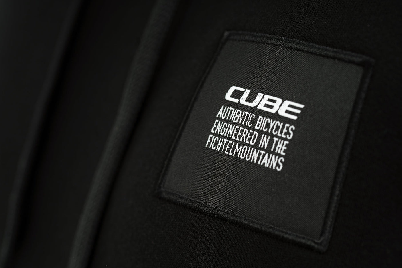 CUBE Sweat à capuche Organic noir