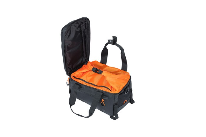 Basil Miles Sacoche de porte-bagages en bâche 7l noir/orange
