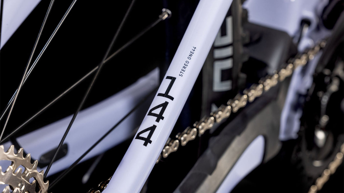 Cube Stereo Hybrid ONE44 EXC cyclamen´n´black (2025)