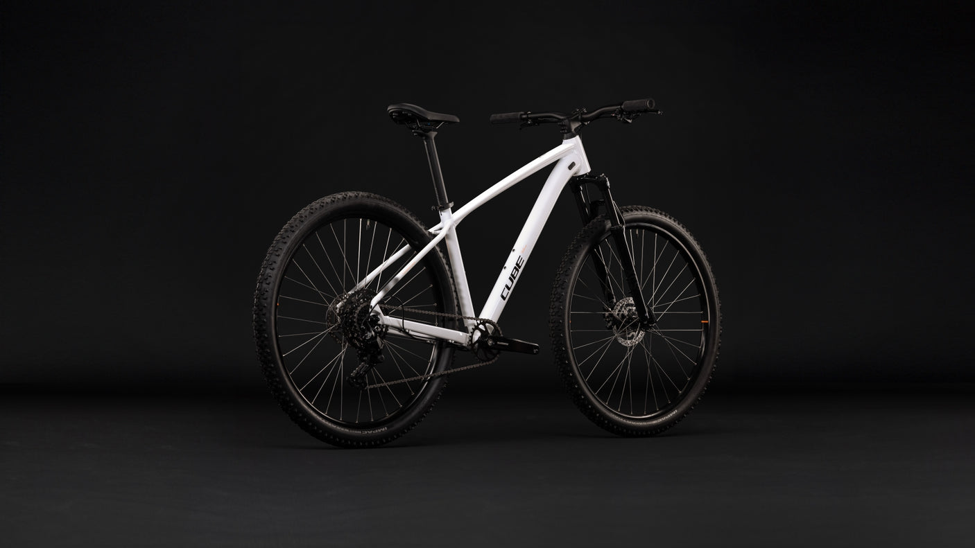 Cube Aim ONE metallicwhite´n´black (2027)