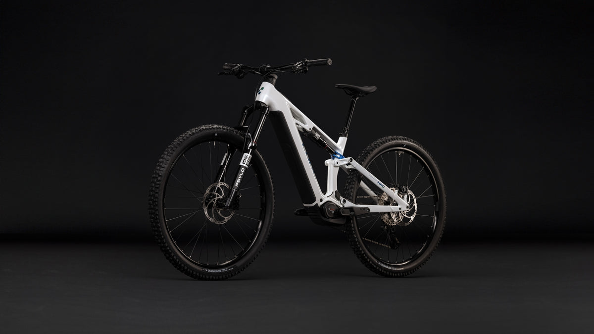 Cube Stereo Hybrid ONE44 HPC Pro 800 blanc métallique´n´bleu (2027)