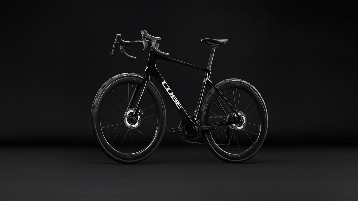 Cube Attain C:62 SLT carbon´n´white (2027)