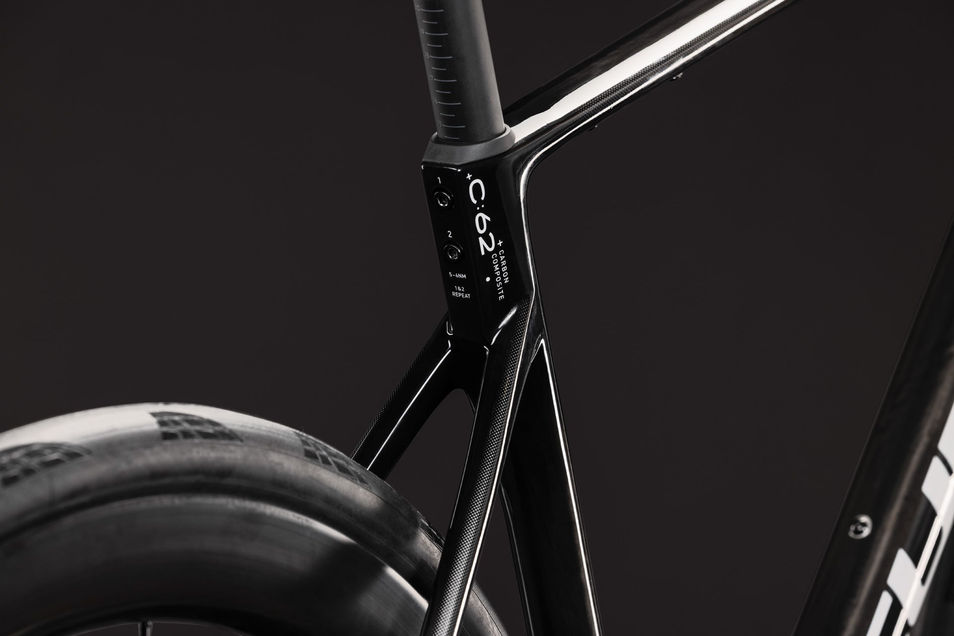 Cube Attain C:62 SLT carbon´n´white (2027)