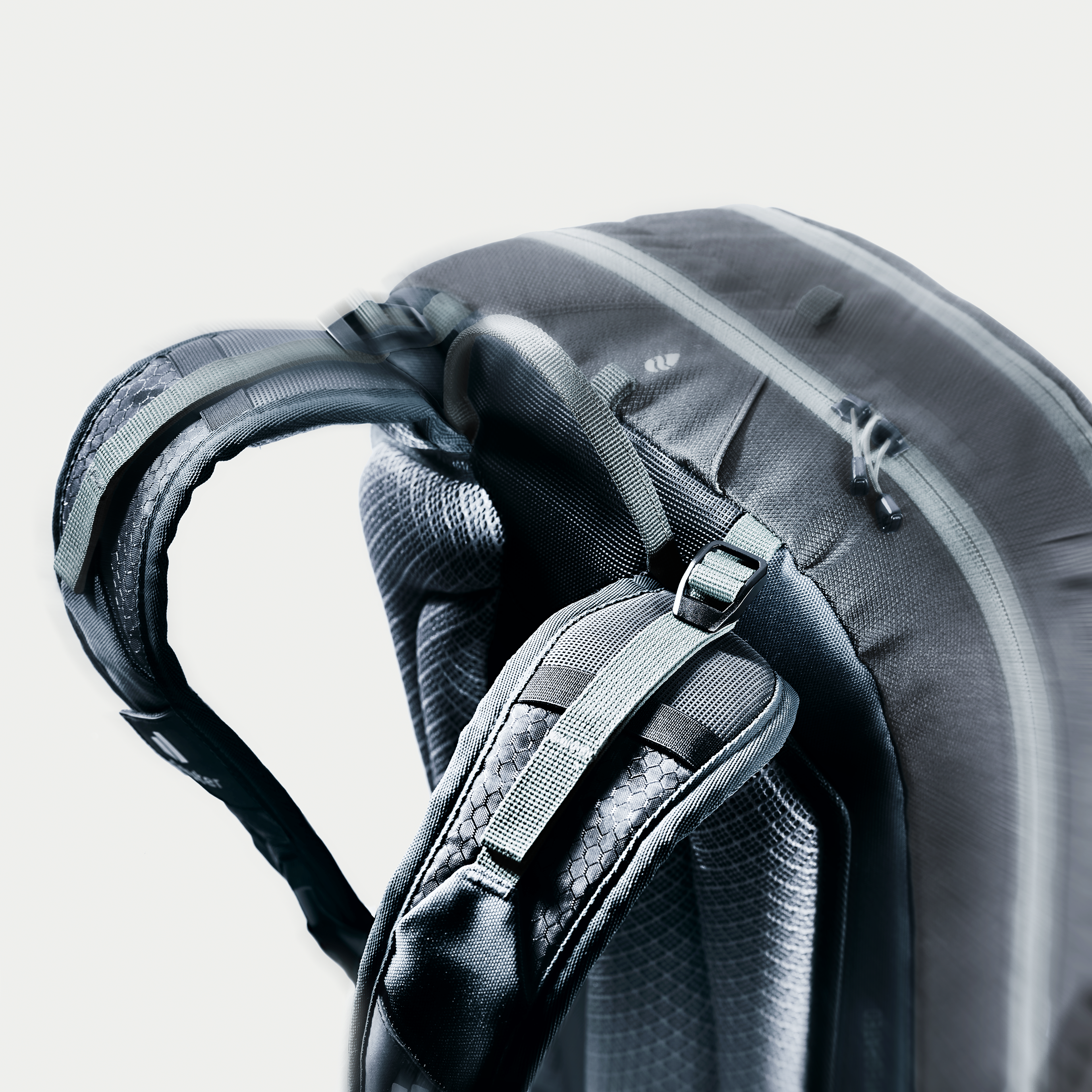 deuter Attack 16 sac à dos vélo gris