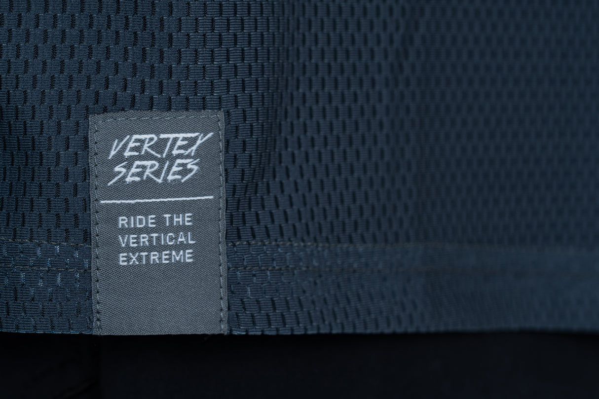 CUBE VERTEX maillot col rond manches longues gris et rouge