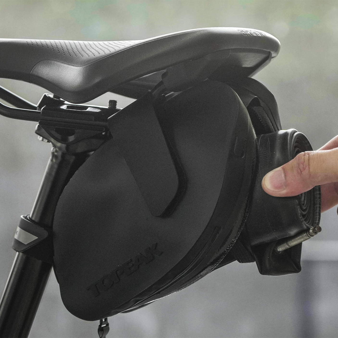 Topeak Weatherproof DynaWedge Large, fixation par sangle