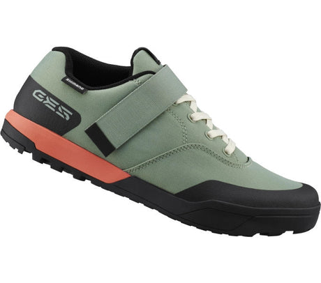 Top 15 des baskets blanches qui feront de vous une icône de style en Top 15 des baskets blanches qui feront de vous une icône de style en