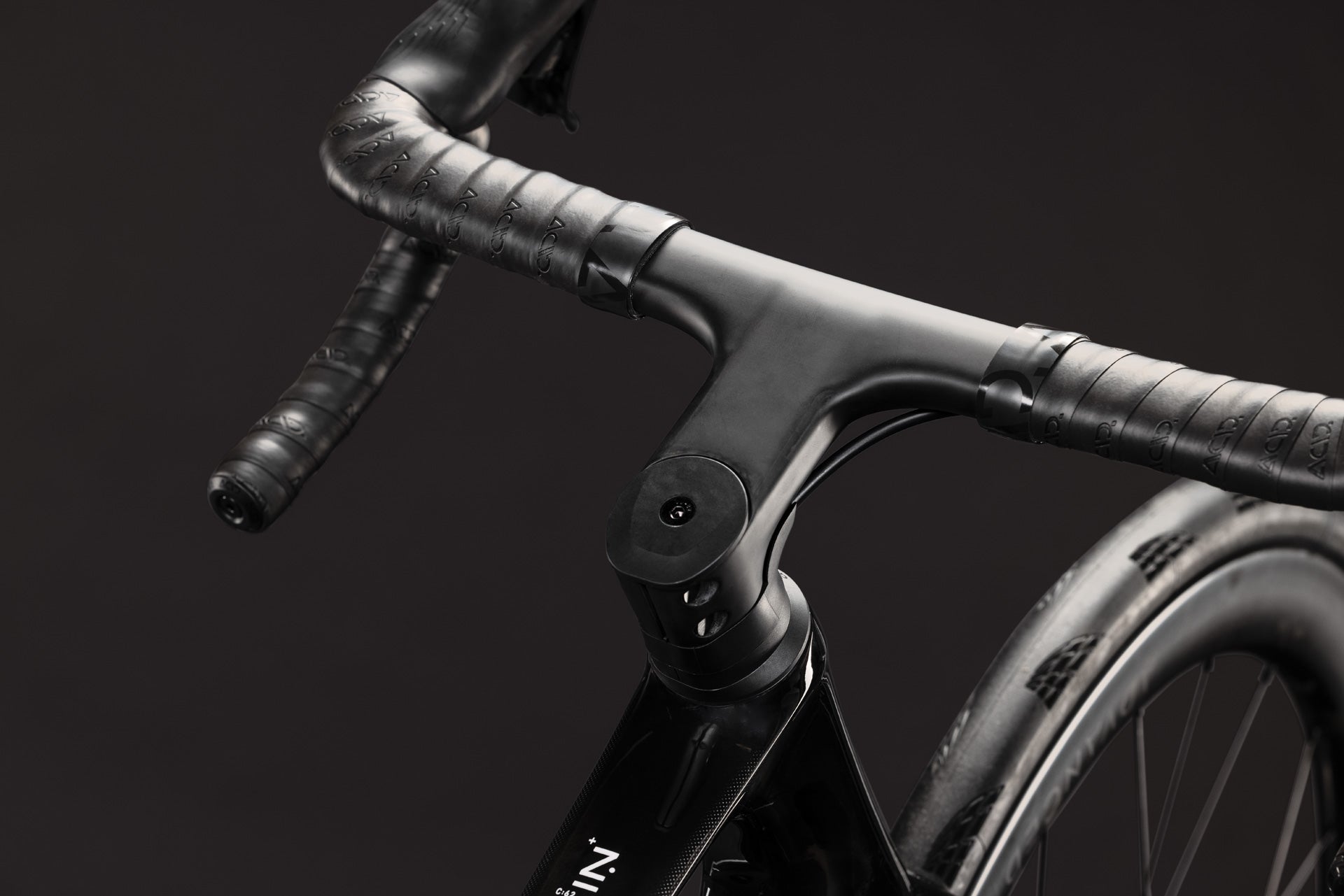 Cube Attain C:62 SLT carbon´n´white (2027)