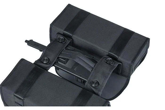 Basil Tour Waterproof Sacoches doubles 28l incl. plaque MIK noir
