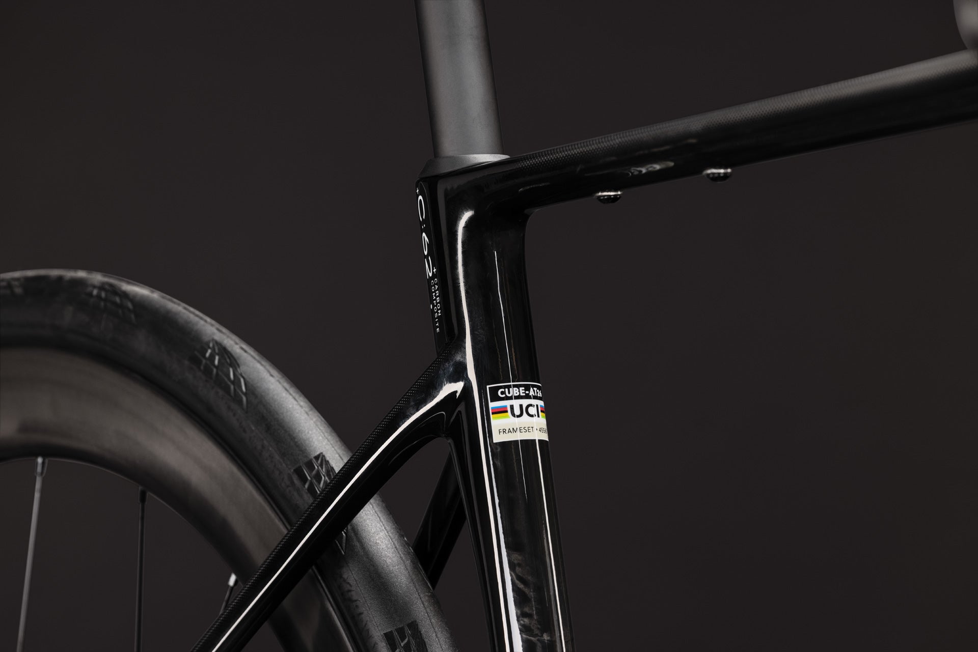 Cube Attain C:62 SLT carbon´n´white (2027)