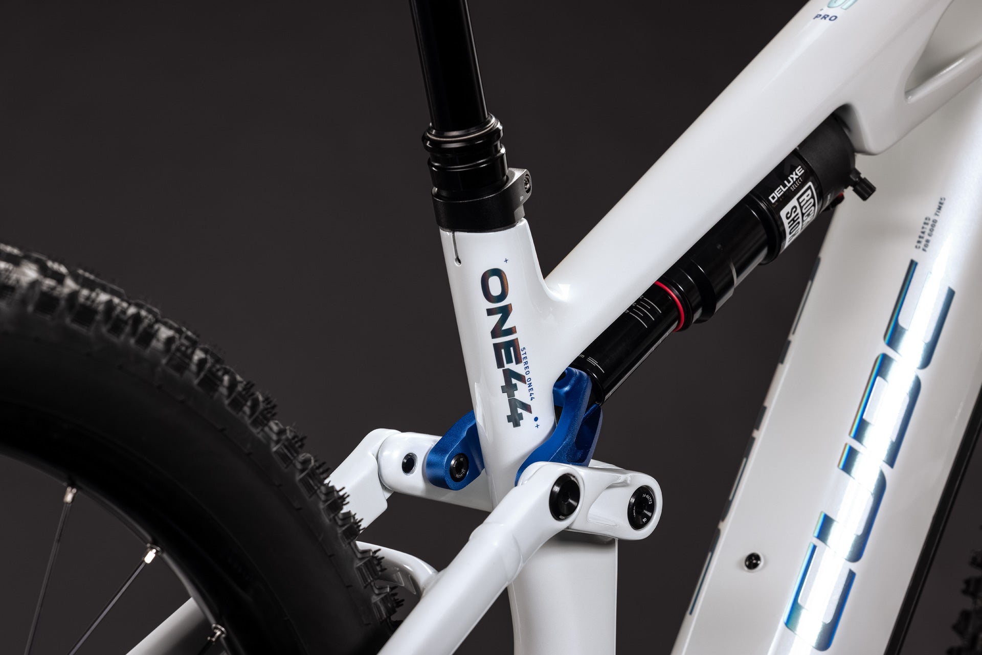 Cube Stereo Hybrid ONE44 HPC Pro 800  blanc métallique´n´bleu (2027)