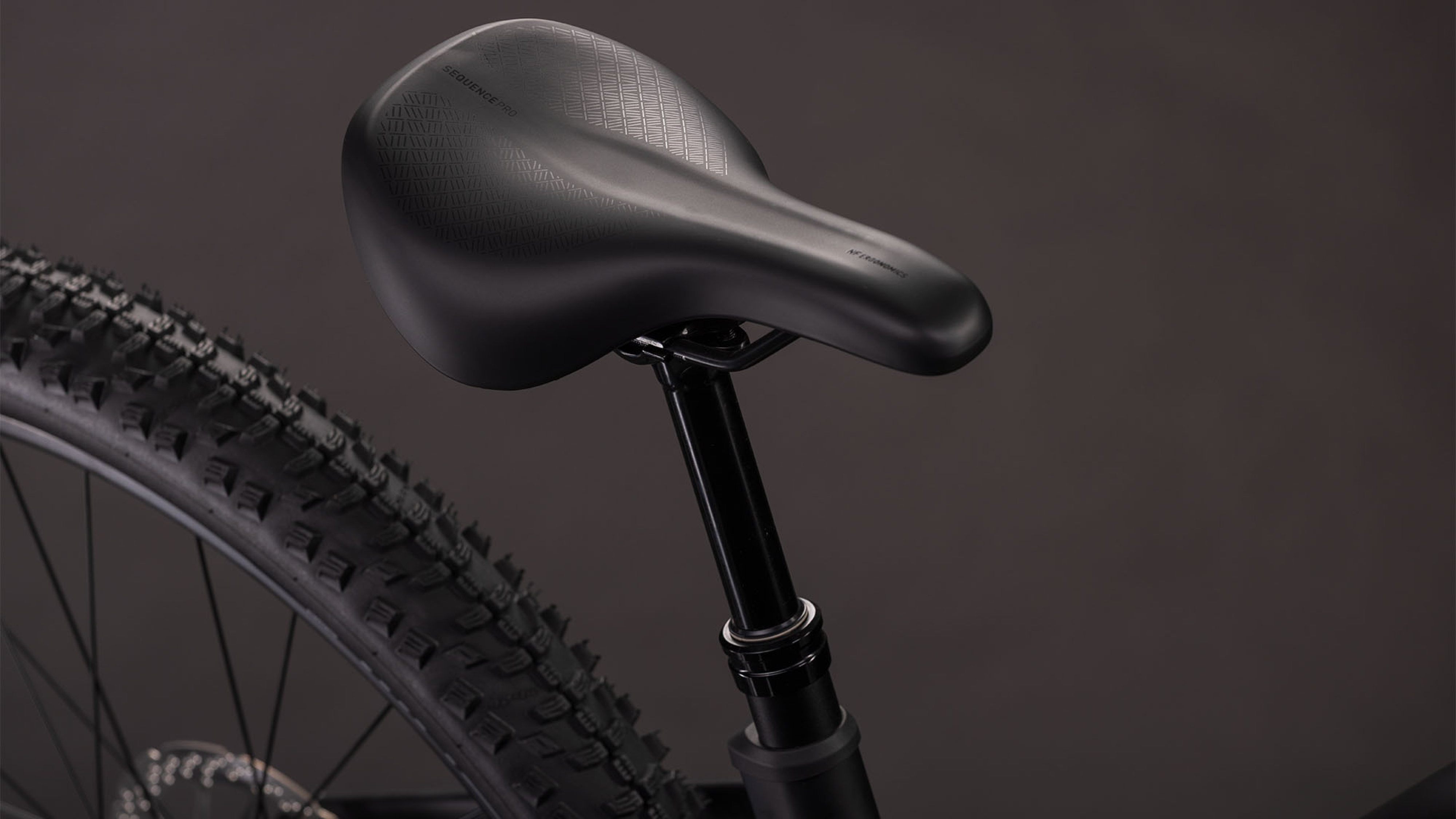 Cube Reaction Hybrid Pro 800 Trapèze blackline (2026)