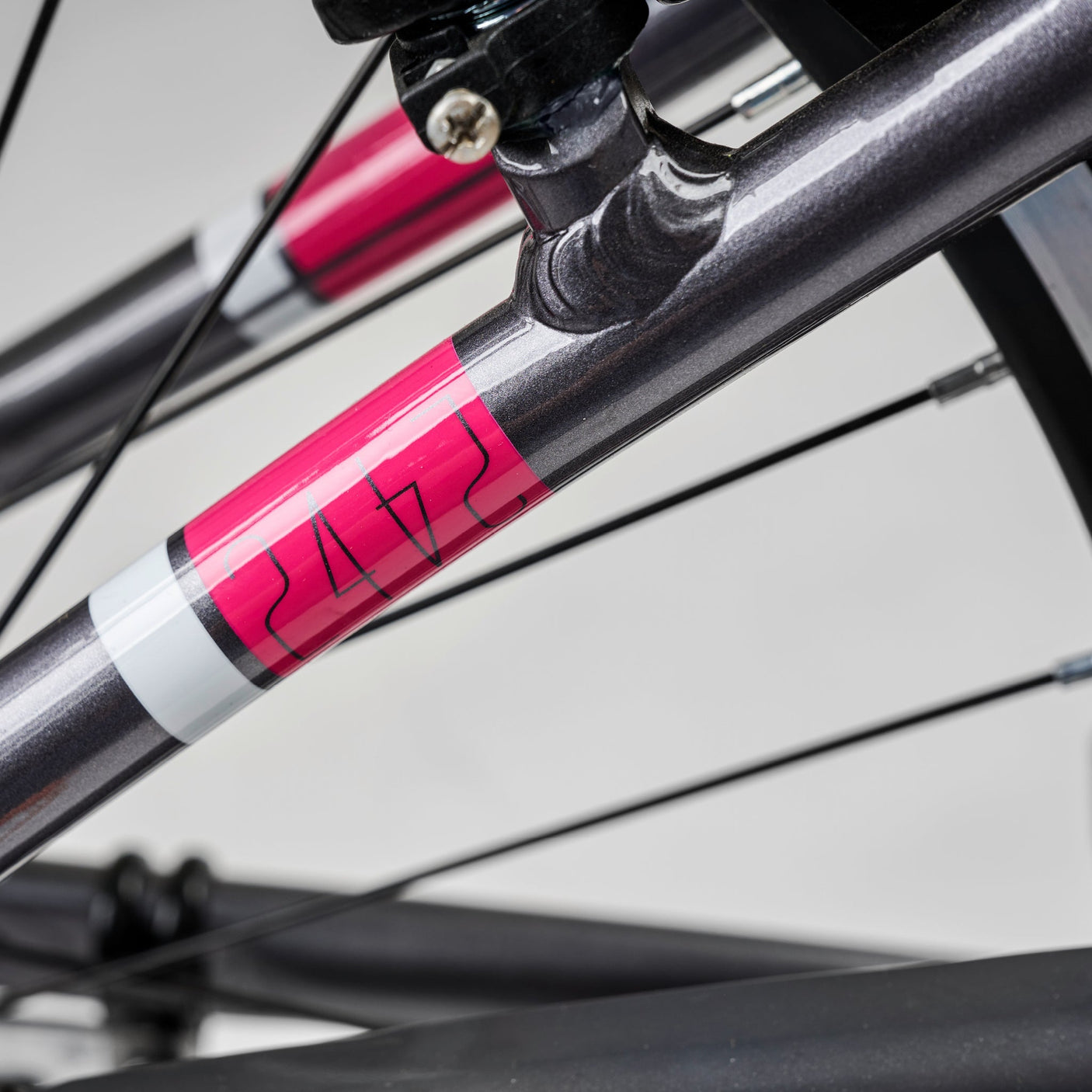S'COOL Junior Bikes Kinderfahrrad | chiX twin 24 Zoll 3-Gang Dark Grey/Pink